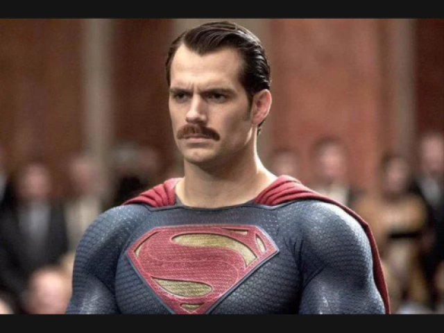 7/10 Bigode na área