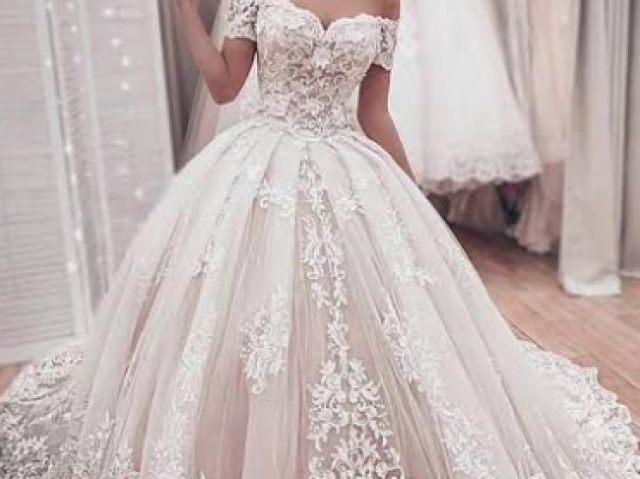 Um Vestido Bem Lindo! E Não Muito Chamativo!