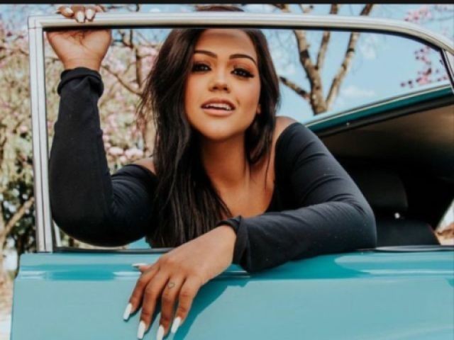 Você conhece a Camila Loures?