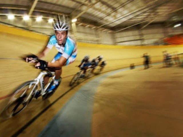 Casa com pista privada de ciclismo