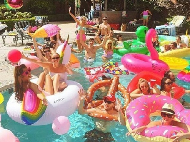 Crie sua pool party!