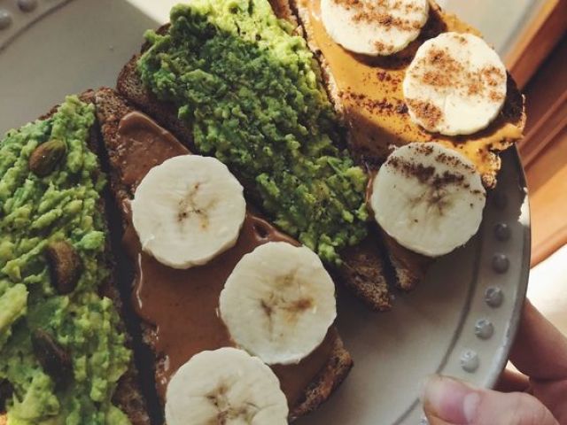 algumas torradas, a dieta ta me impedindo de ser feliz kkkkkk