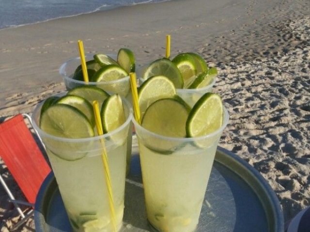 Sol, praia e caipirinha