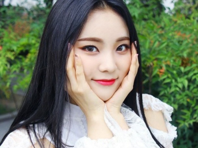 jinsoul (até pecado querer sentar nesse neném)