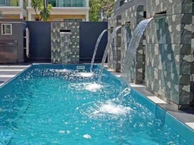 Piscina
(na casa dele)