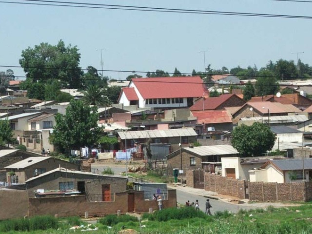 casinha suave em bairro suburbano.