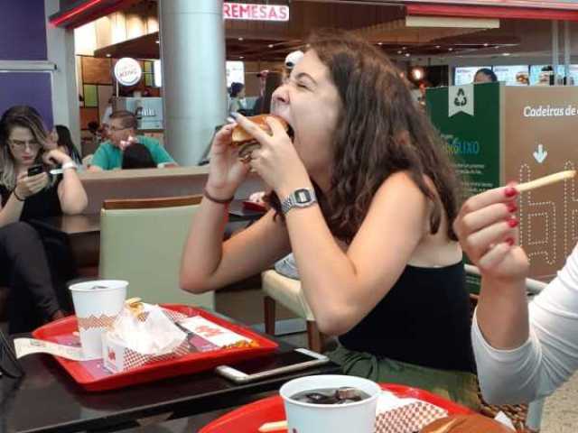 Comendo