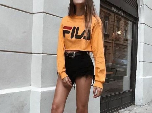 Blusa de Frio, Short Jeans e Vans