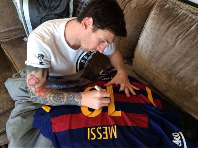 Uma camisa assinada pelo Messi