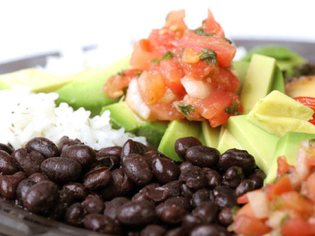 Arroz, feijão e salada