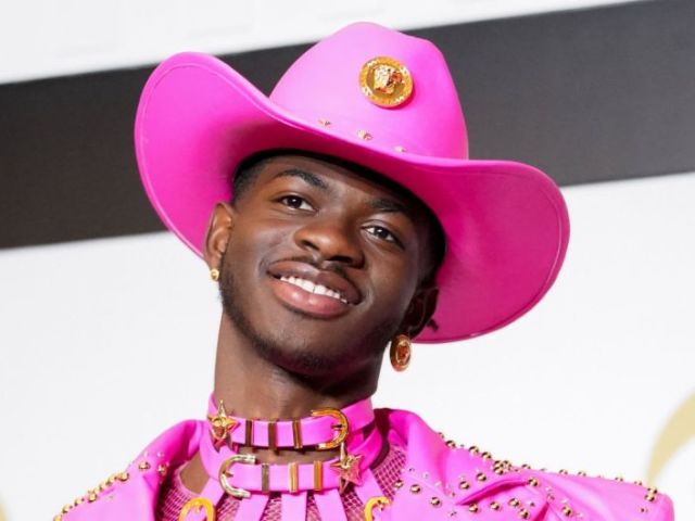 Receber um autógrafo do Lil Nas X tirar uma foto com ele e gravar uma música com ele