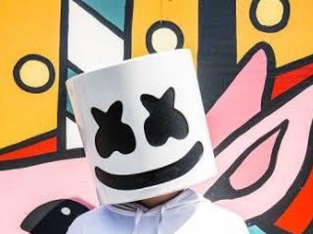 Receber um autógrafo do Marshmello tirar uma foto com ele e gravar uma música com ele