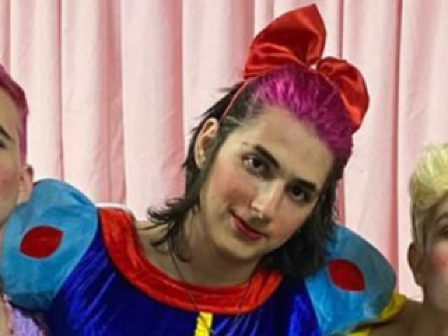 Branca de neve (Sempre puxa as músicas que o povo gosta e ta sempre animada)