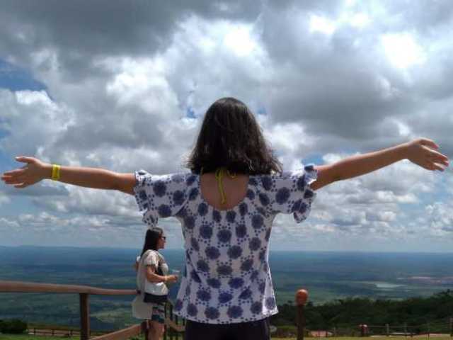 as duas mãos (brisínea é ambidestra)