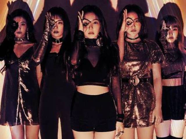 AAAAAAAHHH VOCÊ É UMA REVELUV MARAVILHOSA E SABE DE TUDO SOBRE AS MENINAS E DECOROU SOBRE SUAS HISTÓRIAS E TALS... (assim espero😑) AMAMOS TODAS ELAS AAAAAAAAAAH elas são tão lindas que eu chego a surtar;-;