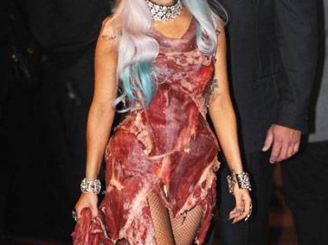 roupa de carne da lady gaga