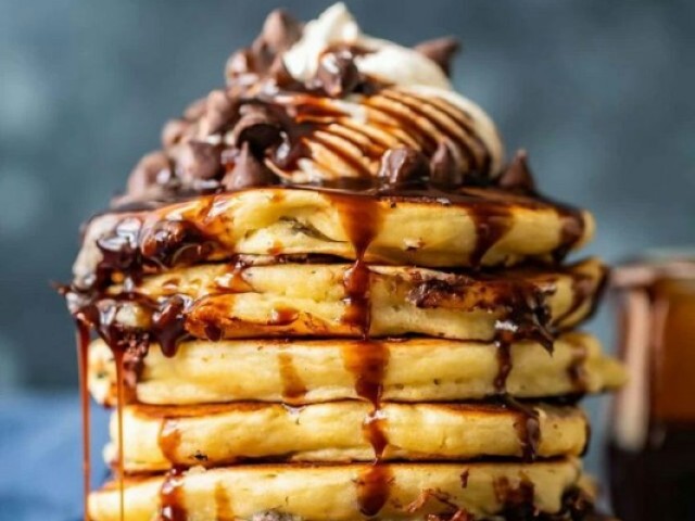 Panquecas com chocolate derretido