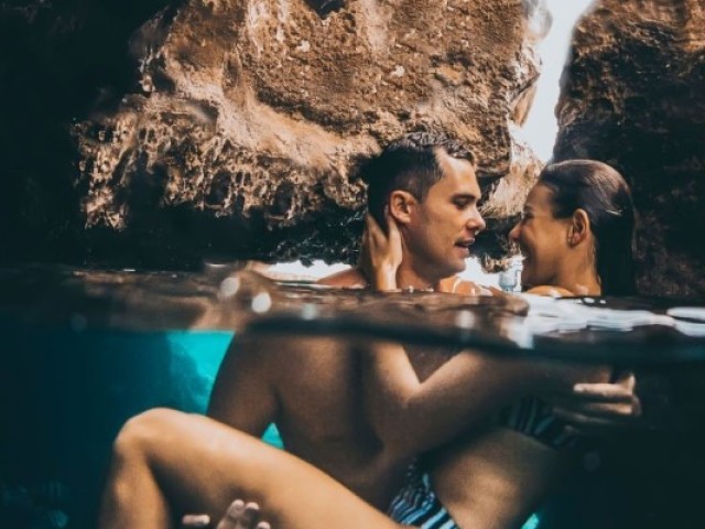 Vc estava com sua melhor amiga e o primo dela, como vcs estavam perto de pedras, o primo dela de chamou é falou
- Lis !!
Vc respondeu brava
- Mateus,ñ te tei nenhuma intimidade para vc me chamar pelo meu apelido!😡
- Lis...
-Vc ñ me chame de Lis!!
Vc respondeu ele muito brava e teu a ele as costas e bateu o pé numa pedra conto percebeu Mateus te segurava nos braços ele te olhando disse:- eu tentei te avisa Elisa!
Vc respondeu ele com risco
- desculpa Mateus.