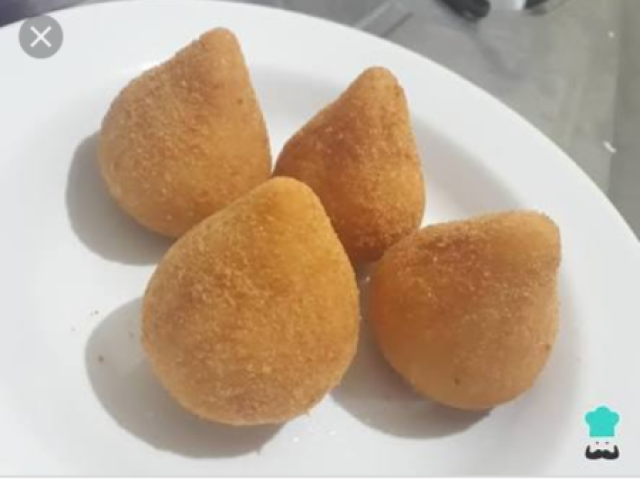 Puts...atrasada estou! Coxinha na mão e bora