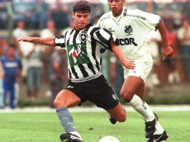 Túlio Maravilha começou sua carreira profissional em 1988 no Goiás e jogou até 2014 pelo Araxá, retornando em 2019 pela time paulista Taboão da Serra. Brilhou atuando pelo Botafogo e defendeu 15 vezes a seleção brasileira entre os anos de 1990 e 1995. O ex-artilheiro marcou um total de 1001 gols em sua carreira.