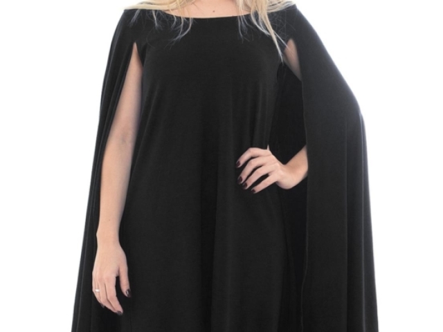 Vestido preto com capa