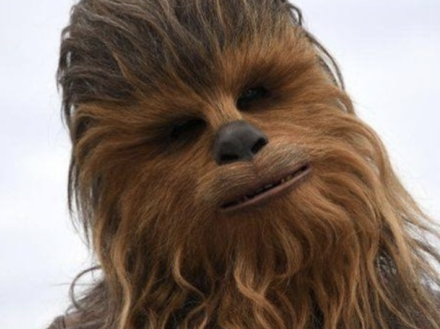 Chewbacca, o Wookiee mais foda de todos que fala assim: RRRAARRWHHGWWR