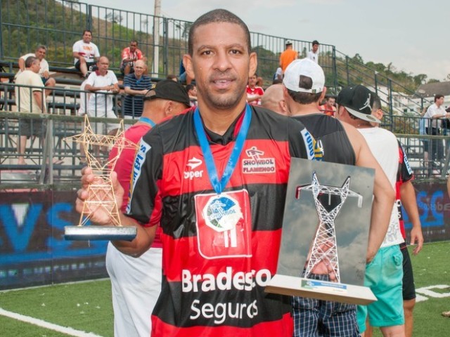 Eleito o melhor jogador do Brasileiro de showbol em 2012, Djalminha ajudou o Flamengo a conquistar o tricampeonato e também levou para casa o seu terceiro troféu de artilheiro do torneio, com 23 gols. Djalminha foi o jogador responsável por executar a primeira cobrança estilo cavadinha no Brasil, tornando-a conhecida do público brasileiro. Por esse motivo, muitos torcedores acreditam que o jogador tenha sido o inventor desse estilo de bater pênalti.