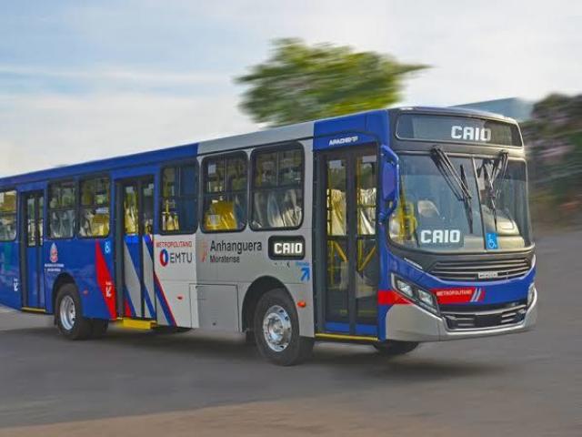 Ônibus. E eu torço todos os dias para ter ar condicionado