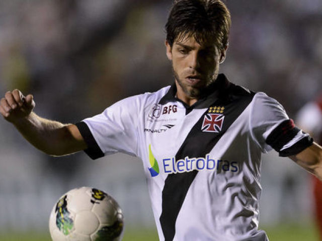 JUNINHO PERNAMBUCANO - 77 GOLS Apelidado de "Reizinho", Juninho foi o único que bateu Pelé nesse quesito. Em 77 vezes que ele pegou na bola para cobrar a falta, foi gol. Um deles virou até canto da torcida vascaína, o marcante gol feito no River Plate em pleno Monumental de Nuñez pela ​Copa Libertadores de 1998.