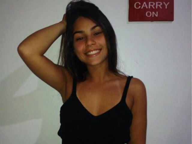 Morena do cabelo liso