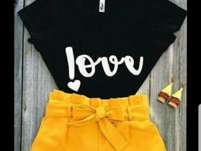 Blusinha e shorts