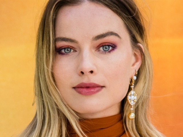 MARGOT ROBBIE