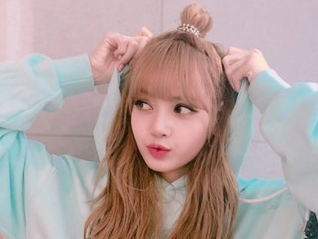 Lisa

(BLACKPINK)