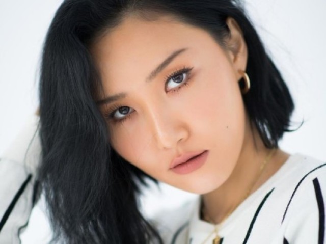 Hwasa, Ah E Qm Resiste Uma Belezura Dessa?, Super Gata, Canta Bem, Dança Bem, Só Falta ***** Bem Tb Né? kkkks