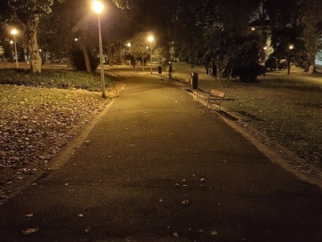 No parque da cidade de noite