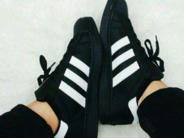 Um Adidas bem chamativo