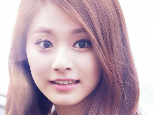 Tzuyu
(Twice)