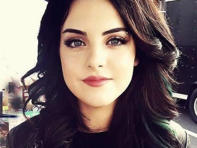 Elizabeth Gillies