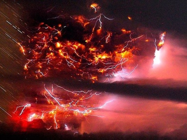Tempestade de raios vulcรขnicos