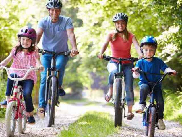 andar de bicecleta dar um volta ate o parquinho