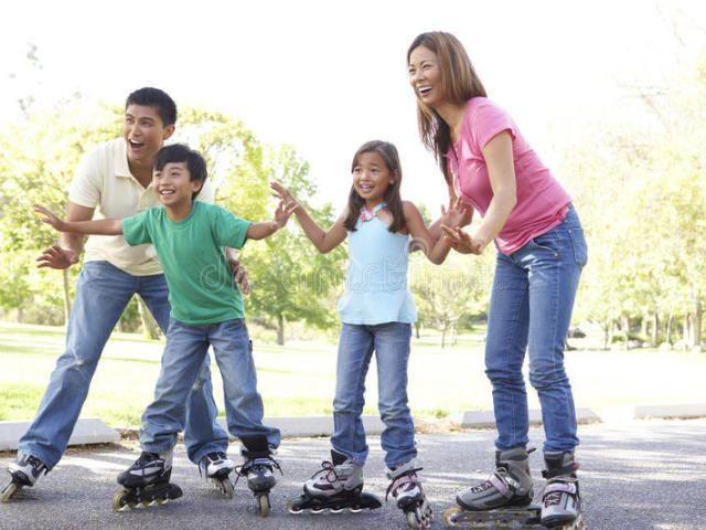 andar de patins dar uma volta no bairro/condominio