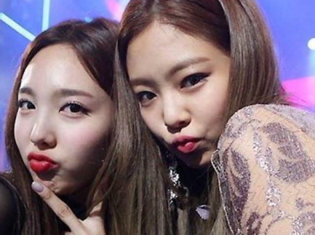 nayeon (tw) + jennie (bp) 