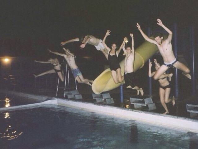 Uma festa na piscina