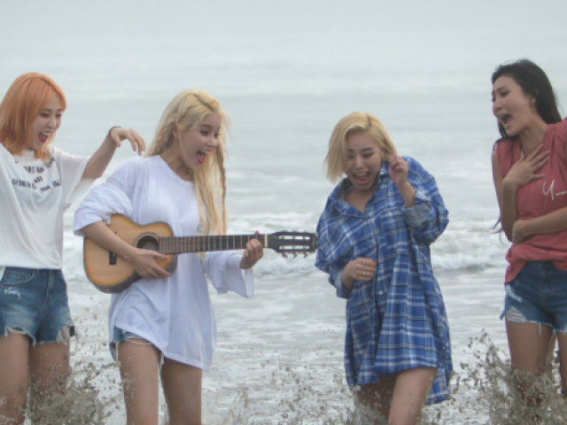 Monte o seu dia perfeito na praia e descubra qual membro do Mamamoo iria com você!