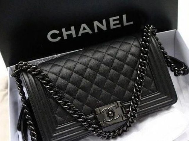 Uma bolsa da chanel