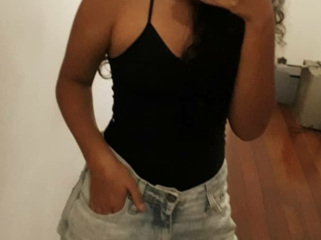 Body neutro com calça jeans