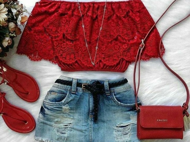 Blusa de ombro e short