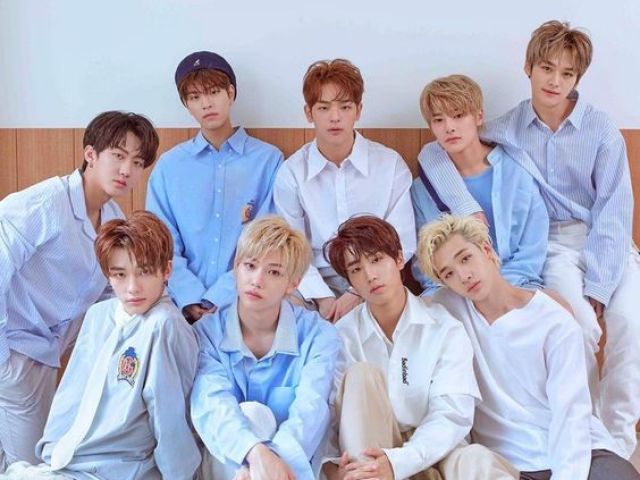 STRAY KIDS