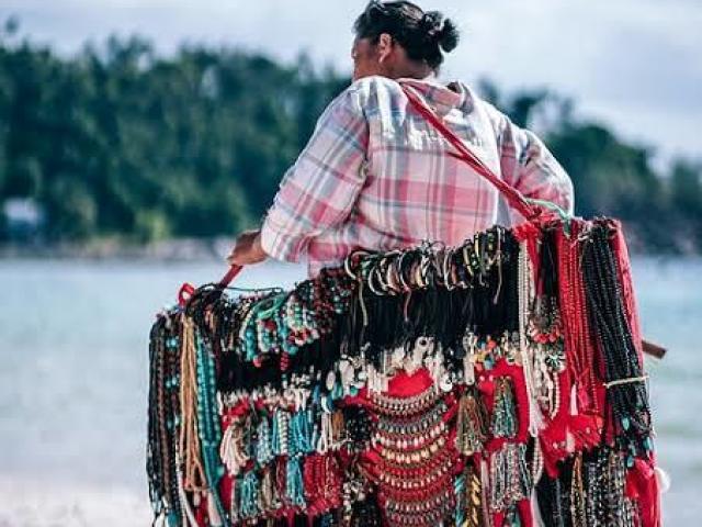 Morar na praia pra vender sua arte