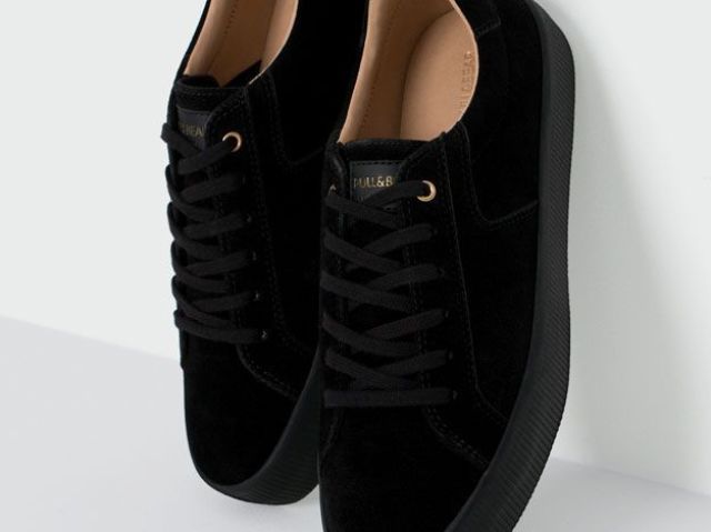 Esse tenis preto